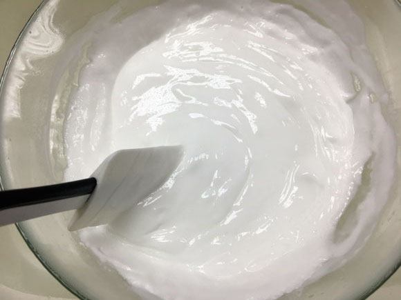 Making creams at Naturally Thinking cosmetic course