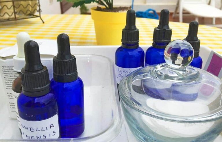 Castor Oil and Frankincense Face Serum Recipe (Anti-Aging)